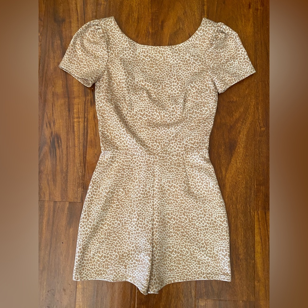 Giraffe Print Scoop Neck Shorts Romper